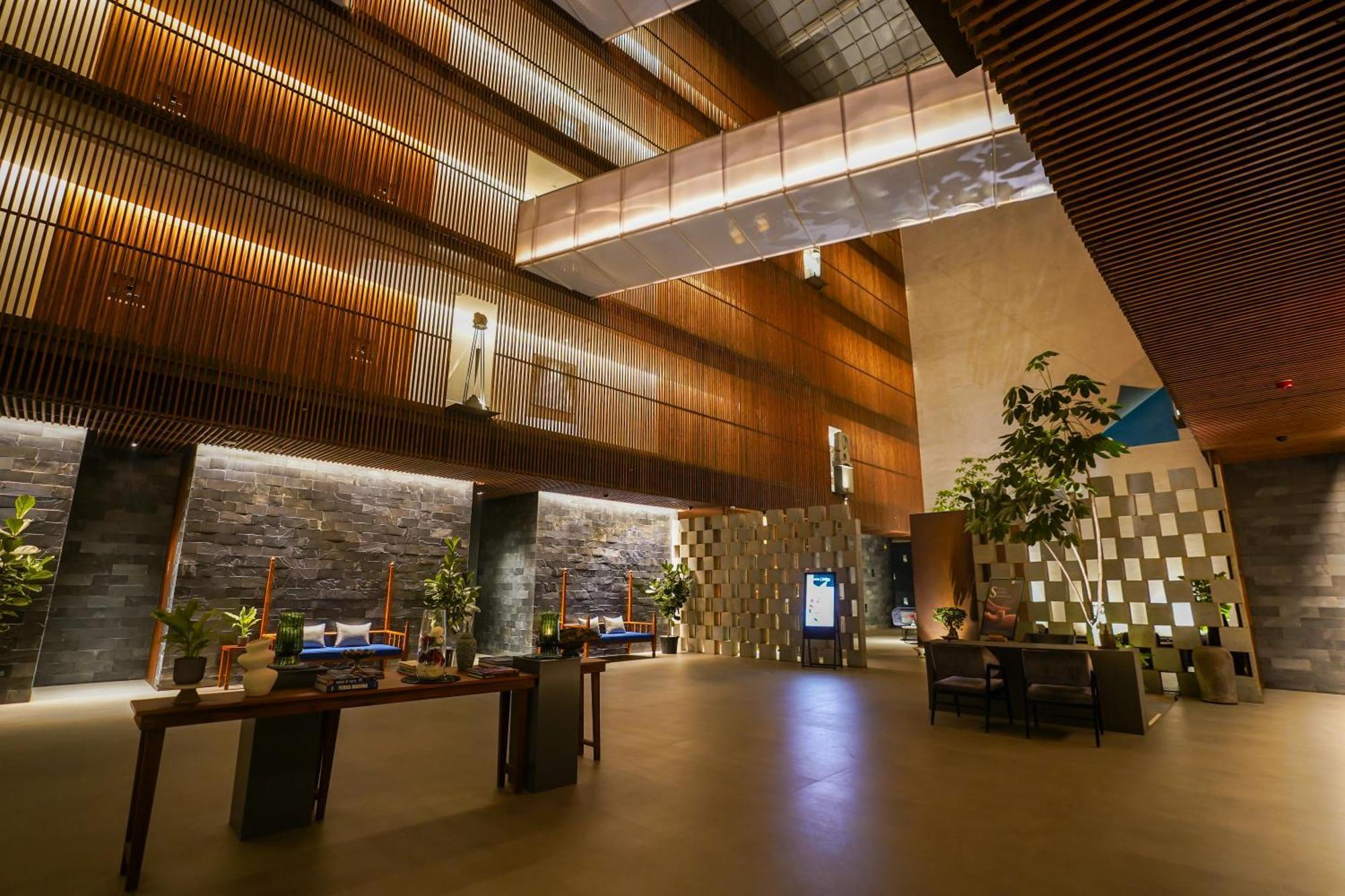 Radisson Resort And Spa Lonavala Kültér fotó The lobby of the hotel