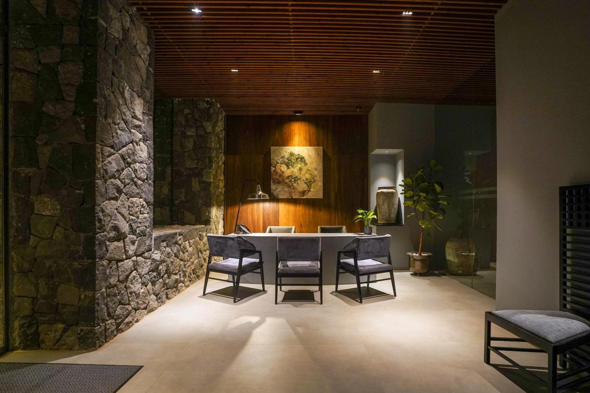 Radisson Resort And Spa Lonavala Kültér fotó The lobby of the hotel
