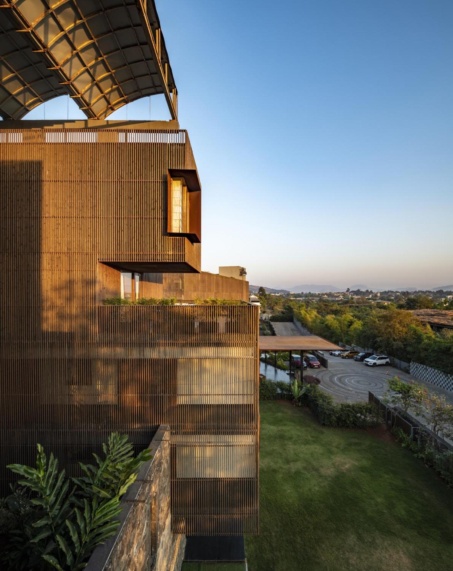 Radisson Resort And Spa Lonavala Kültér fotó The building's exterior