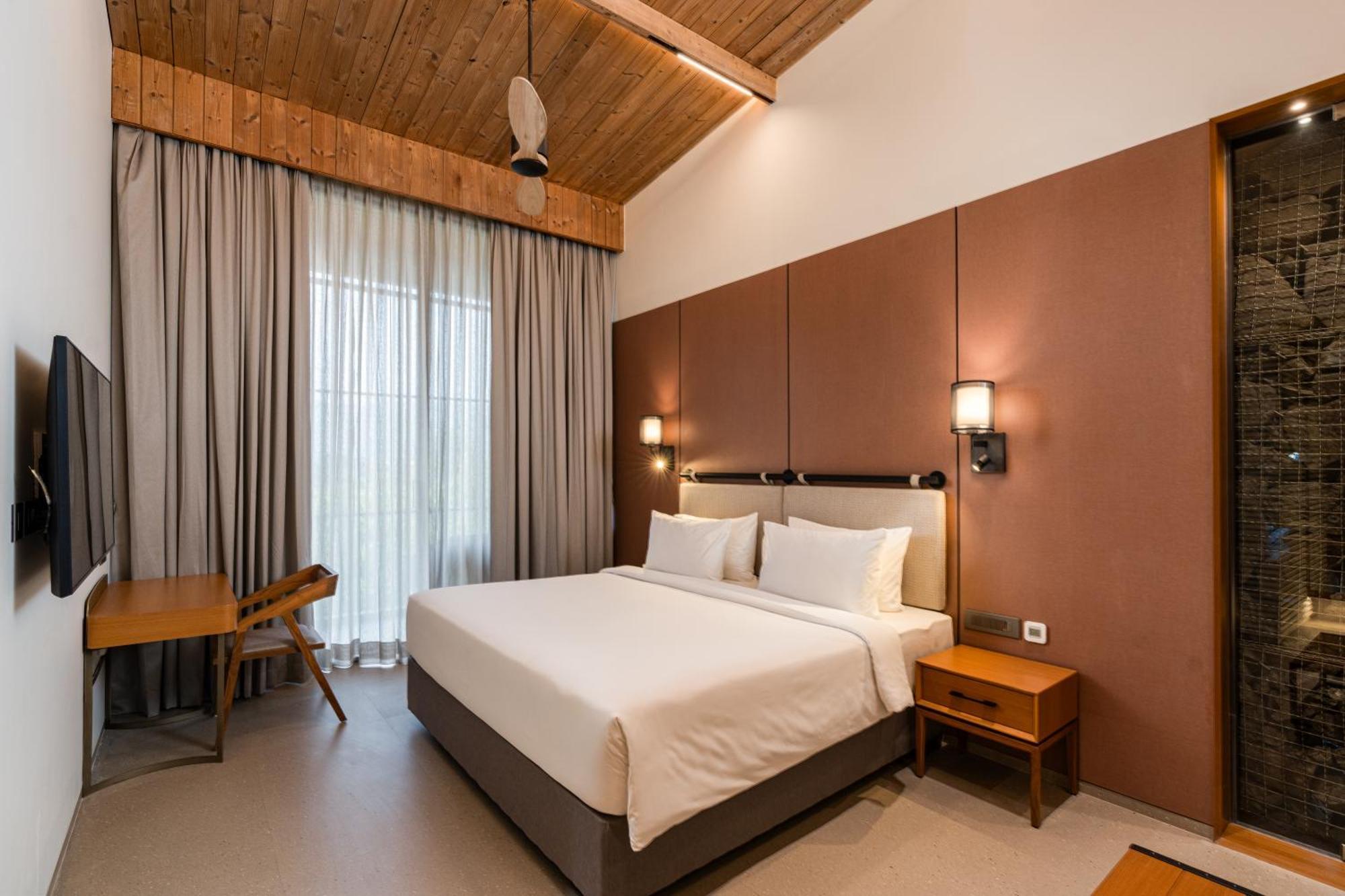 Radisson Resort And Spa Lonavala Kültér fotó Deluxe Room